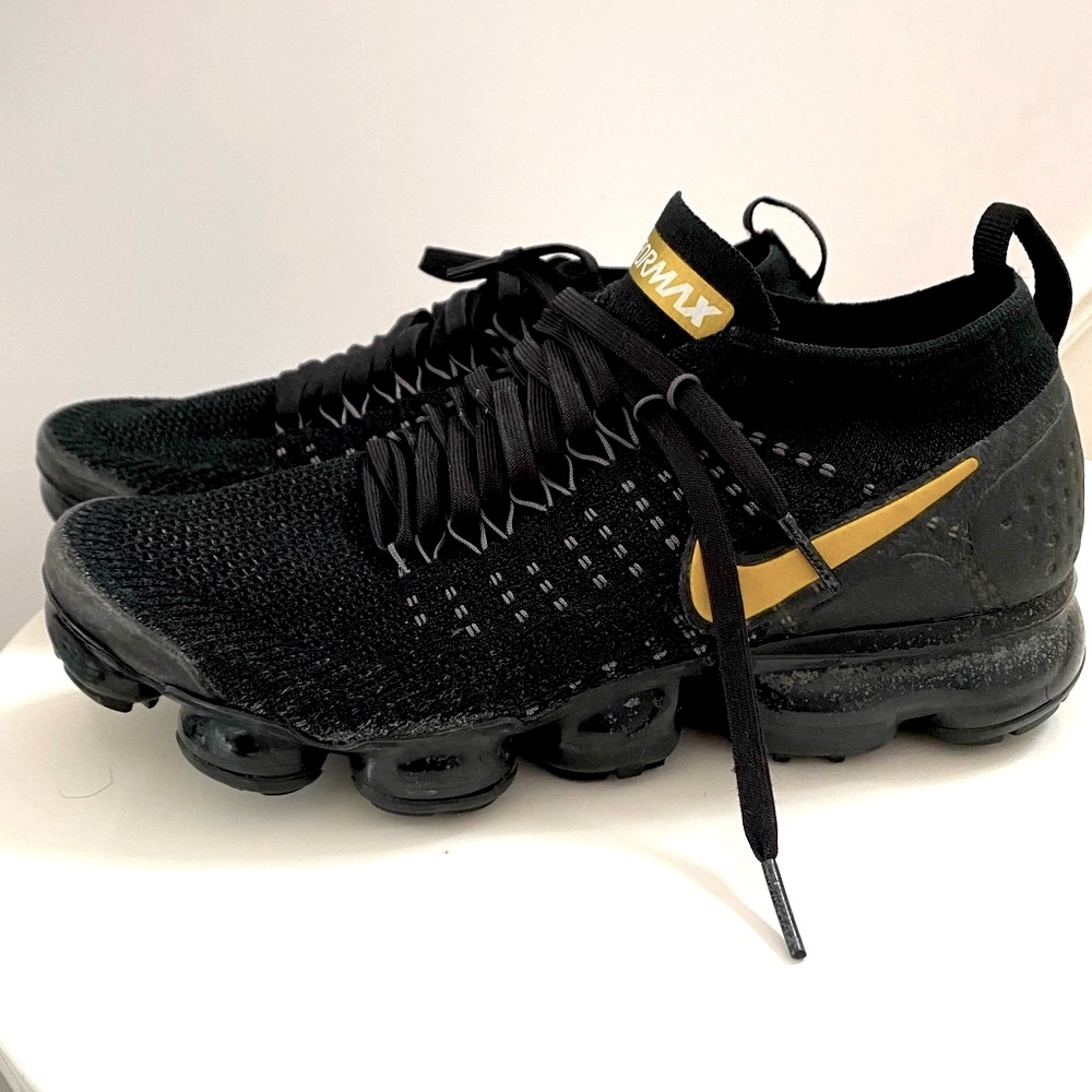 Nike VaporMax Flyknit 2 Black Metallic Gold Size 8